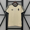 Camisa de Viagem Juventus | 25/26 Casual Adidas Originals - Branca e Verde