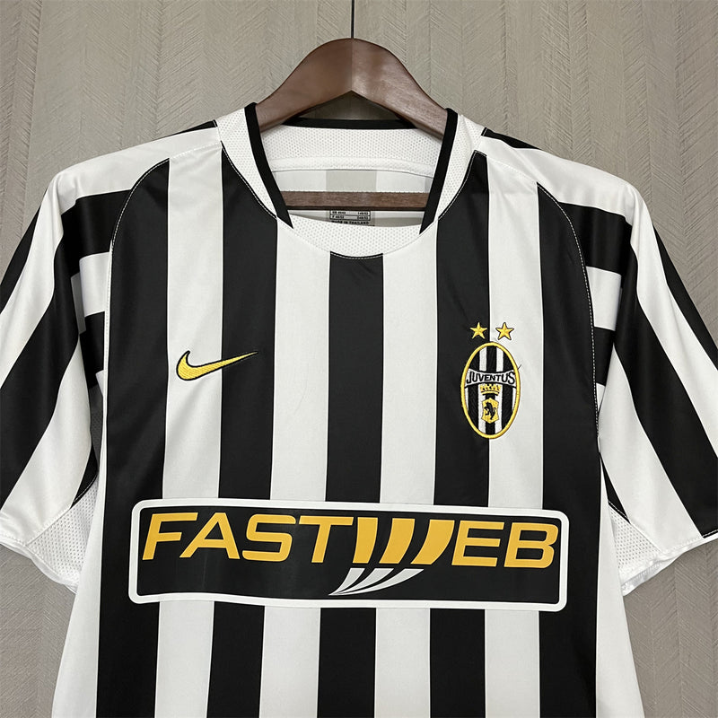 Camisa I Juventus Retrô | 03/04 Nike - Branca e Preta