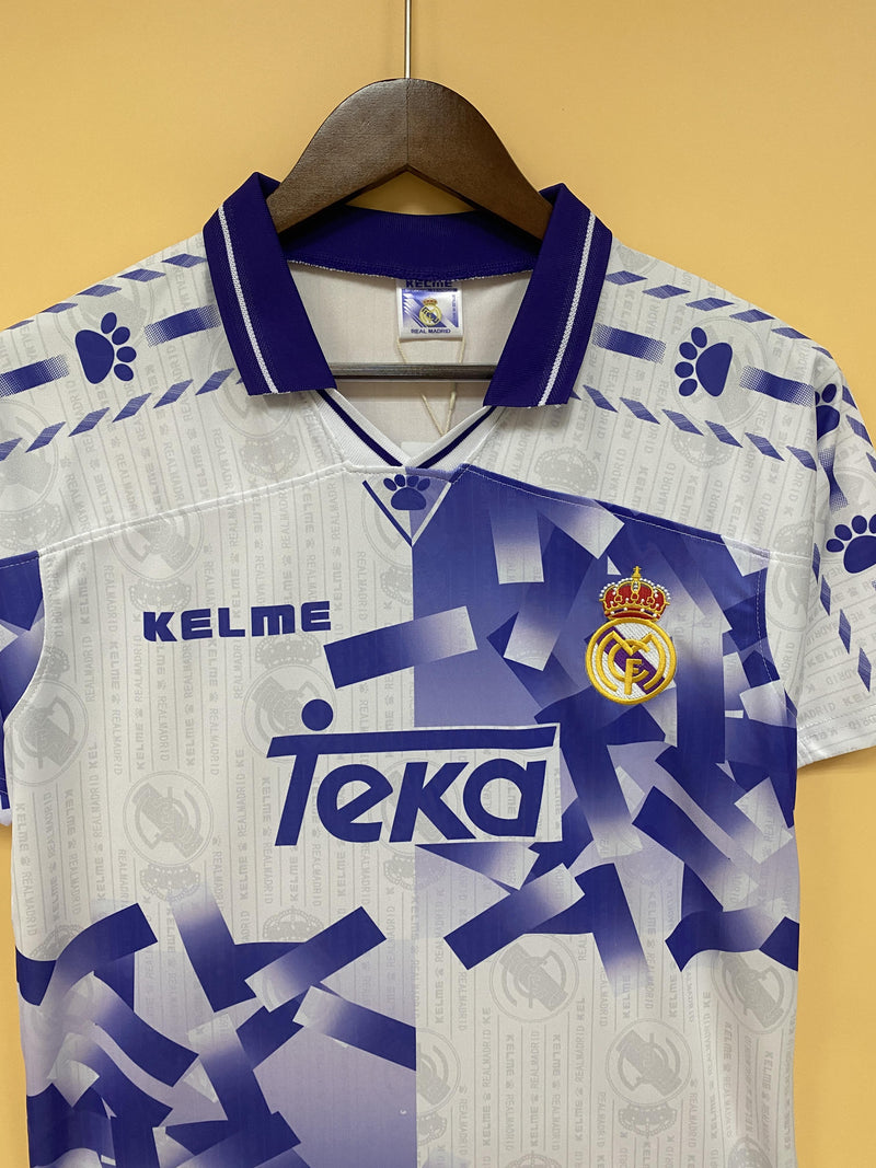 Camisa III Real Madrid Retrô | 96/97 Torcedor Kelme - Branca e Roxa