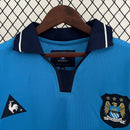Camisa I Manchester City Retrô | 02/03 Le Coq Sportif - Azul
