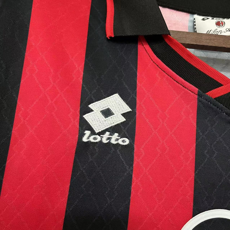 Camisa I Milan Retrô | 95/96 Torcedor Lotto - Vermelha e Preta